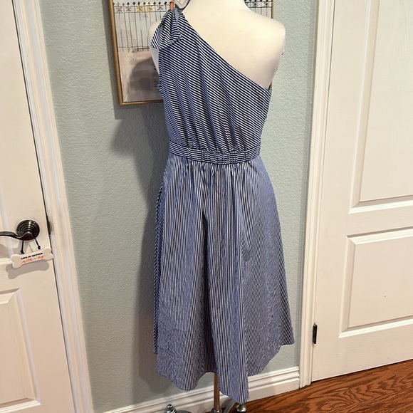 Macy’s ECI New York Size 10 Blue/White One Shoulder Diagonal Striped Dress - Picture 5 of 11